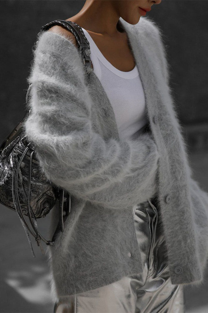 Well Tailored Cardigan with a Graceful Silhouette