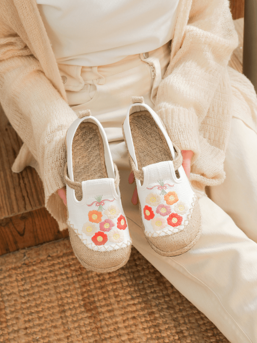 Effortlessly Elegant Garment with a Timeless Design