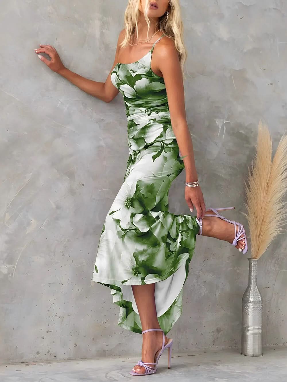 Classic Vintage Dress with a Flattering Fit