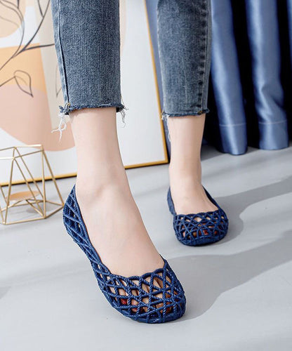 Well Tailored Sandals with a Graceful Silhouette