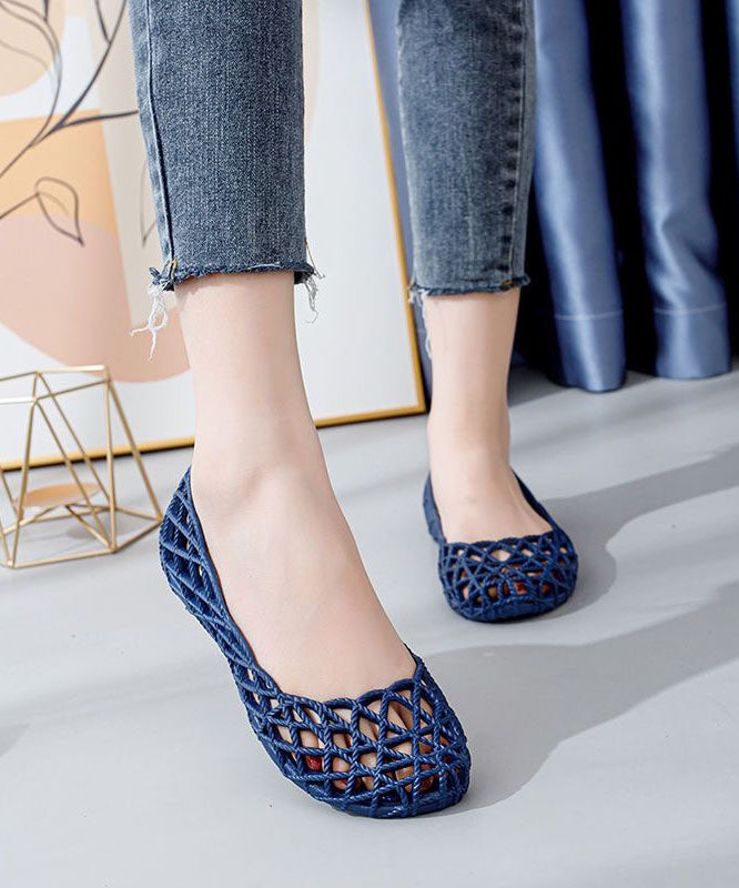Well Tailored Sandals with a Graceful Silhouette