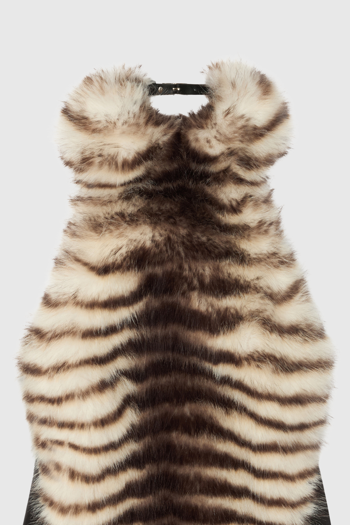 Beautifully Finished Top in a Timeless Design