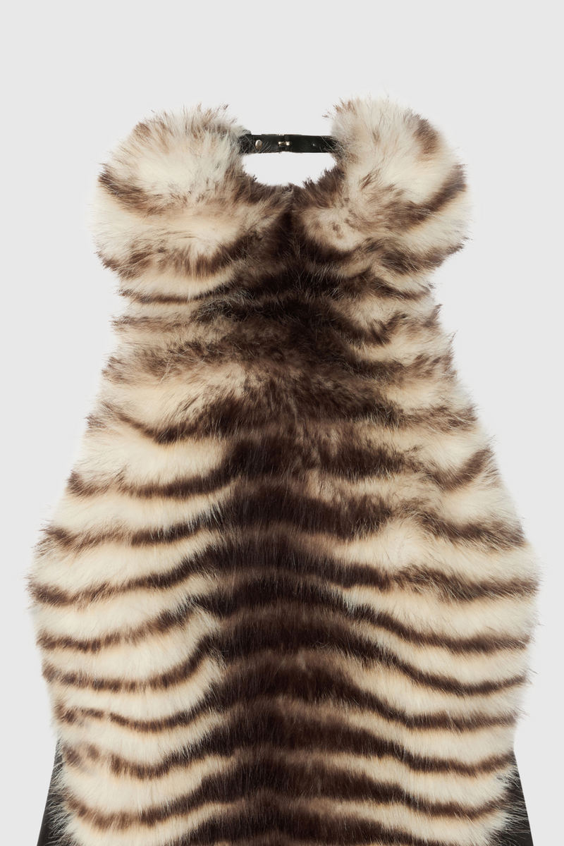 Beautifully Finished Top in a Timeless Design