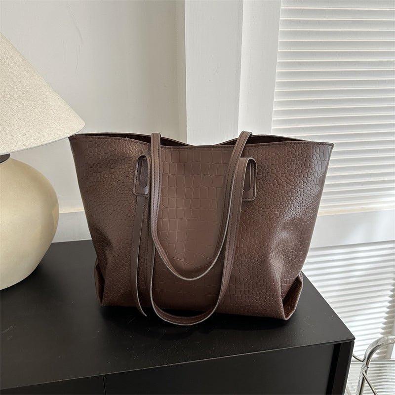 Sophisticated Bag with a Clean Classic Look
