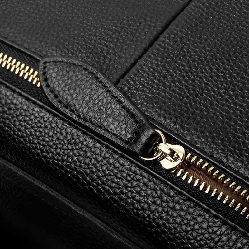 Well Tailored Bag with a Graceful Silhouette