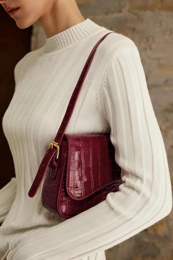Well Tailored Bag with a Graceful Silhouette
