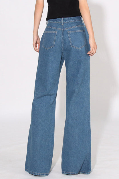 Sophisticated Garment with a Clean Classic Look