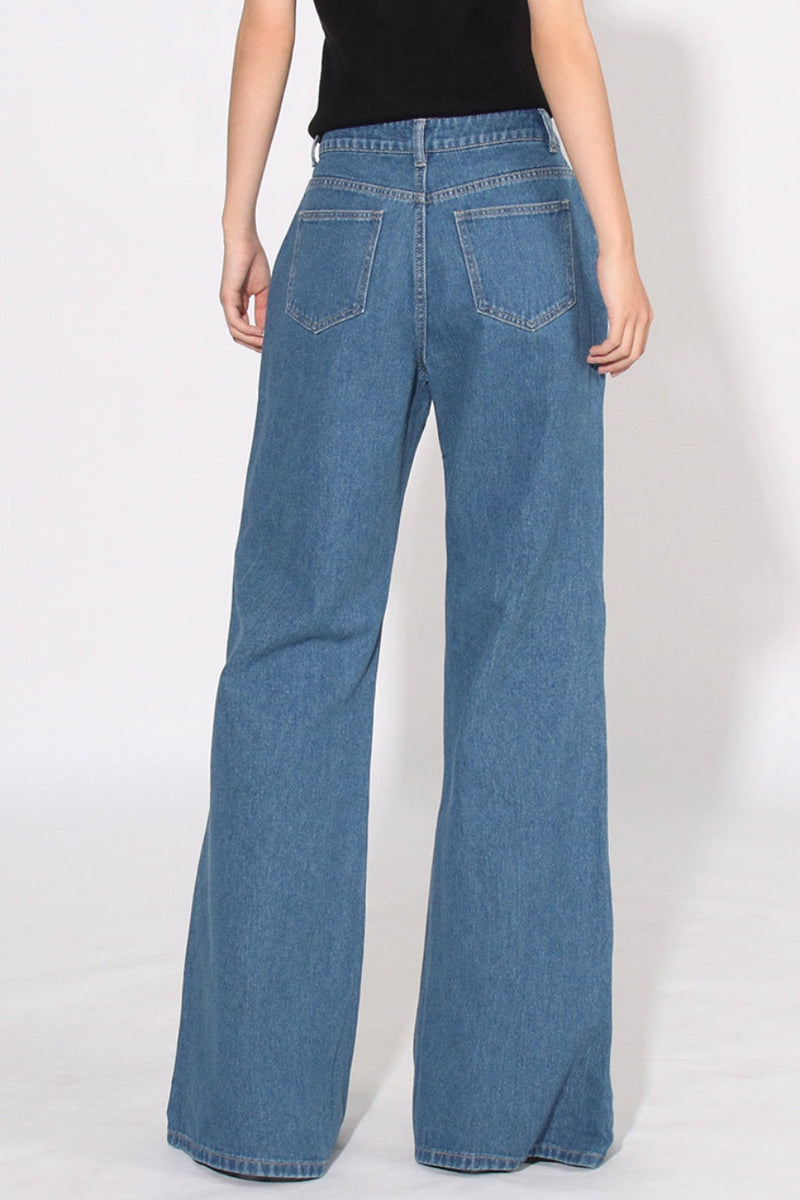 Sophisticated Garment with a Clean Classic Look