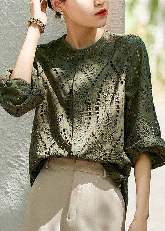 Well Tailored Blouse with a Graceful Silhouette