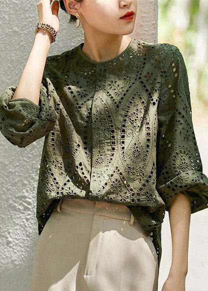Well Tailored Blouse with a Graceful Silhouette