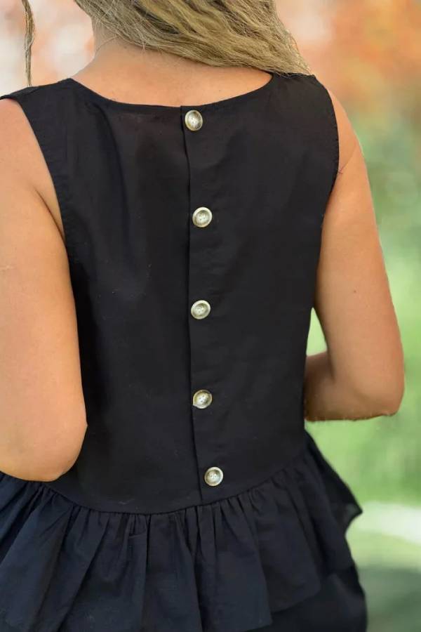 Effortlessly Elegant Pants with a Timeless Design