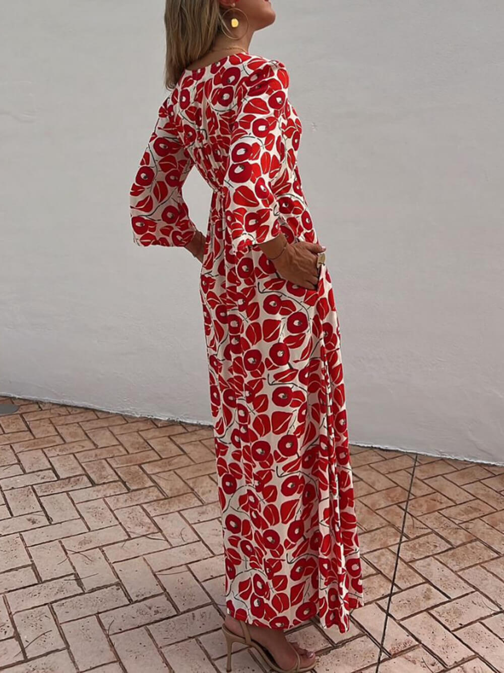 Well Tailored Dress with a Graceful Silhouette