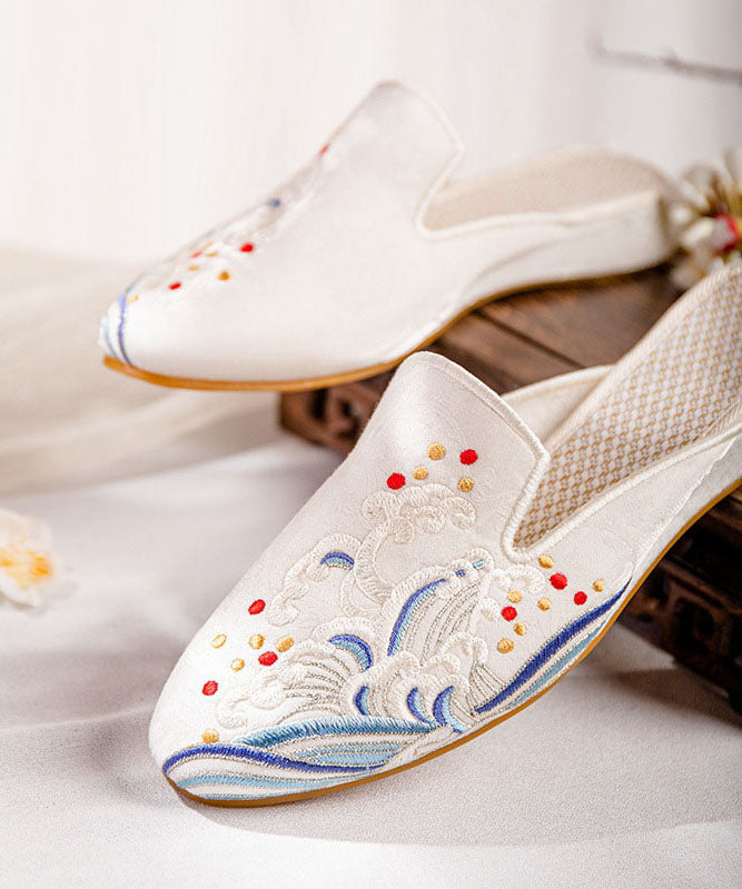 Effortlessly Elegant Sandals with a Timeless Design