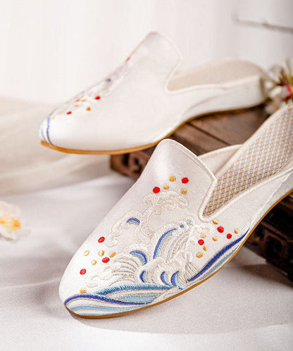 Effortlessly Elegant Sandals with a Timeless Design