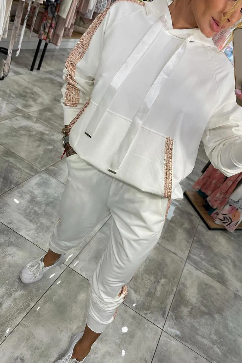 Sophisticated Garment with a Clean Classic Look