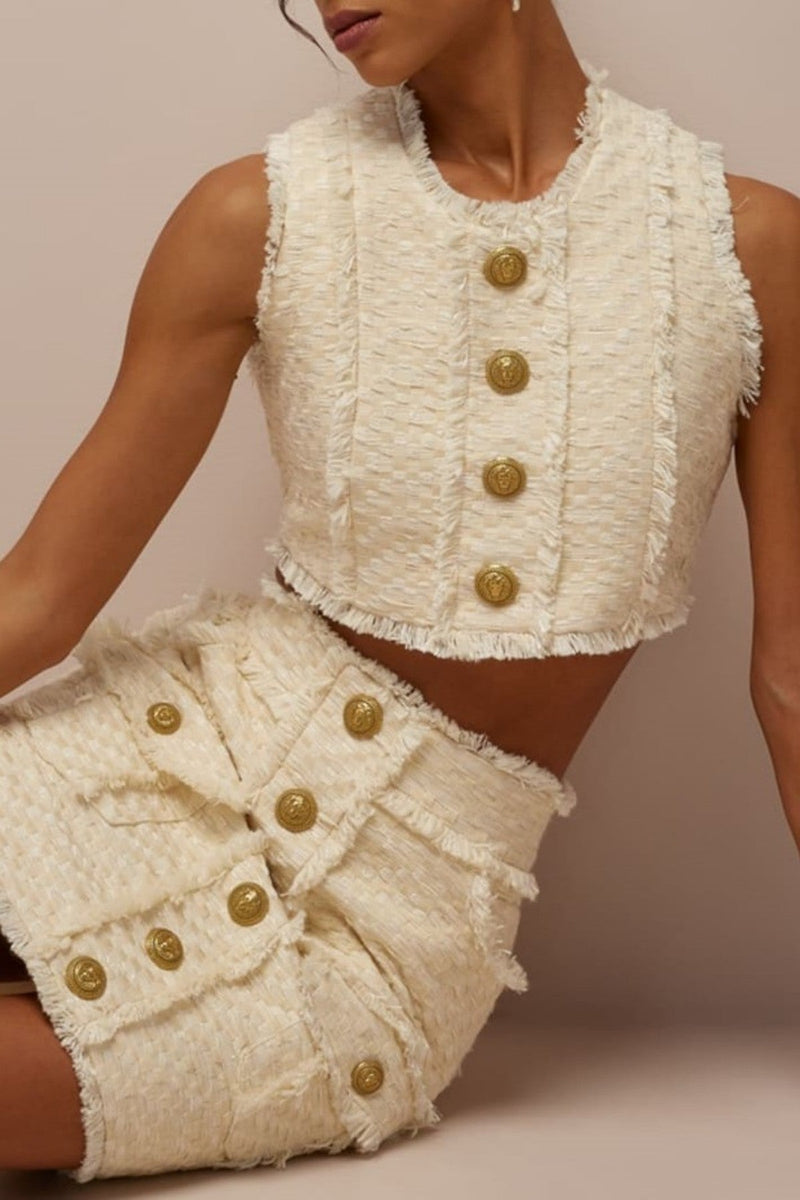Beautifully Finished Top in a Timeless Design