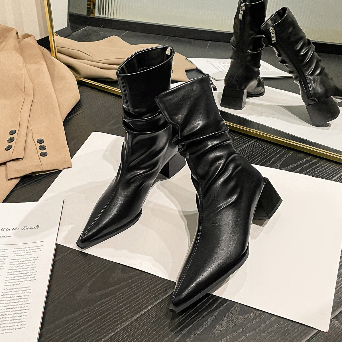 Effortlessly Elegant Boots with a Timeless Design