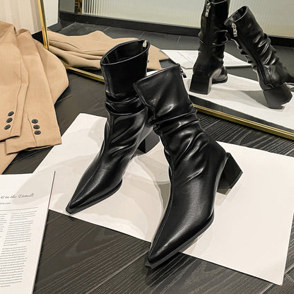 Effortlessly Elegant Boots with a Timeless Design
