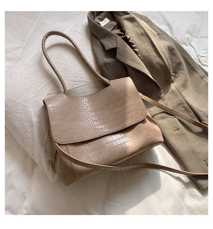 Sophisticated Bag with a Clean Classic Look