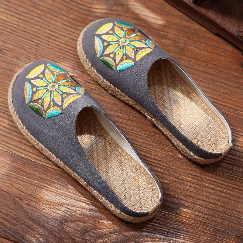 Effortlessly Elegant Shoes with a Timeless Design