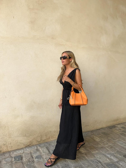 Effortlessly Elegant Dress with a Timeless Design