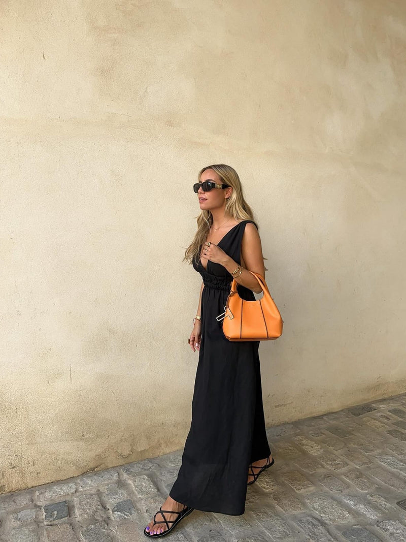 Effortlessly Elegant Dress with a Timeless Design