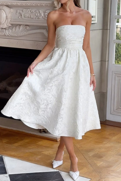 Well Tailored Dress with a Graceful Silhouette