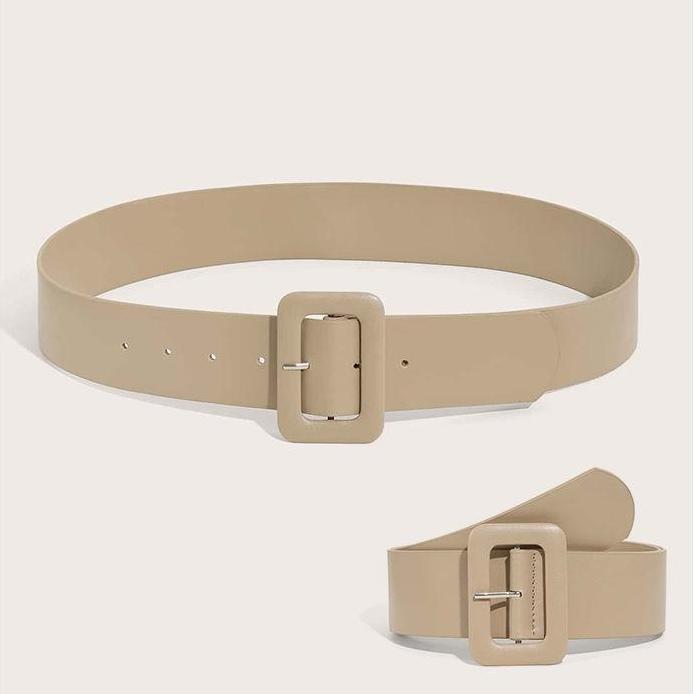 Sophisticated Garment with a Clean Classic Look