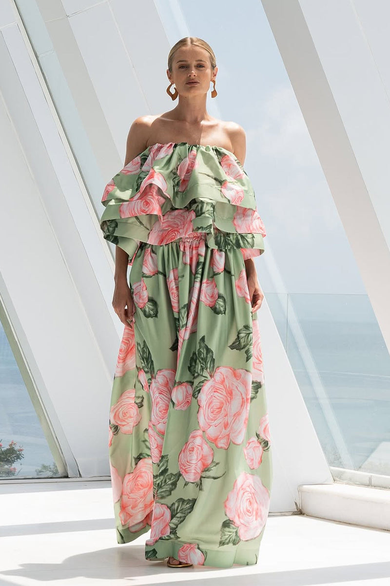 Well Tailored Top with a Graceful Silhouette