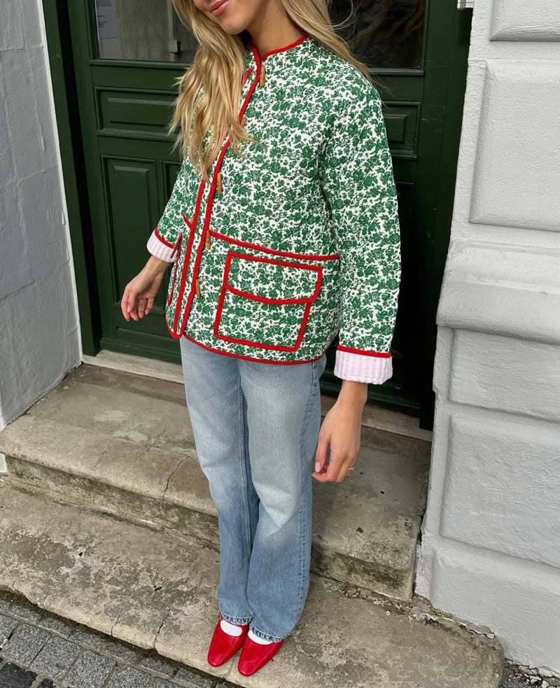 Effortlessly Elegant Jacket with a Timeless Design