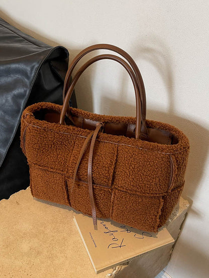 Gracefully Styled Bag for Any Occasion