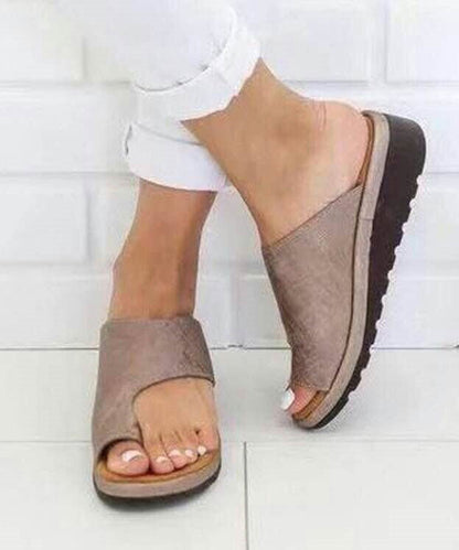 Effortlessly Elegant Sandals with a Timeless Design