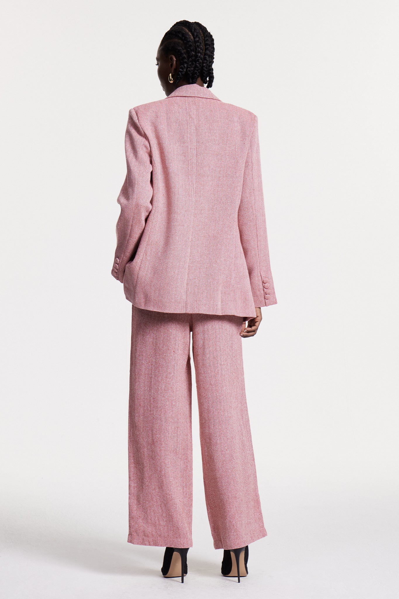 Well Tailored Pants with a Graceful Silhouette
