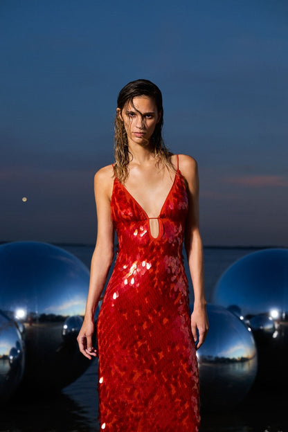 Beautifully Crafted Dress in a Classic Style