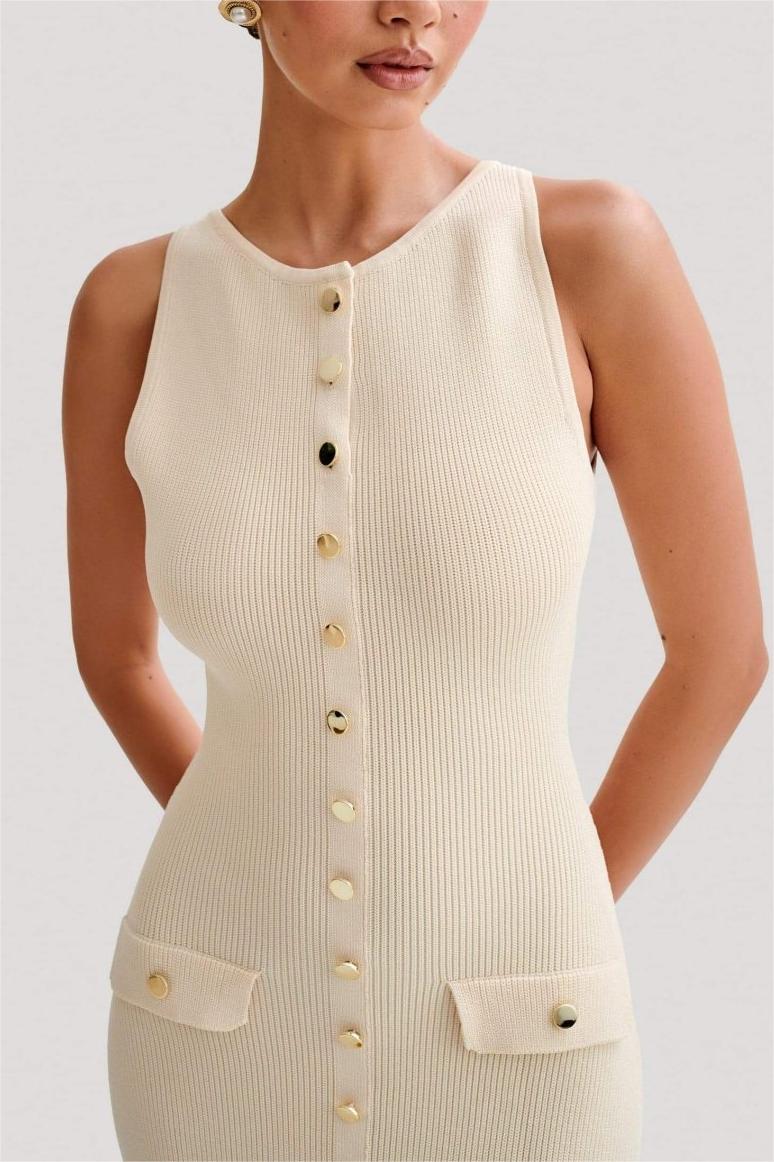 Beautifully Crafted Dress in a Classic Style