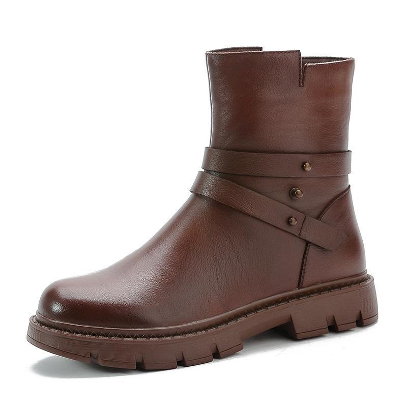 Well Tailored Boots with a Graceful Silhouette