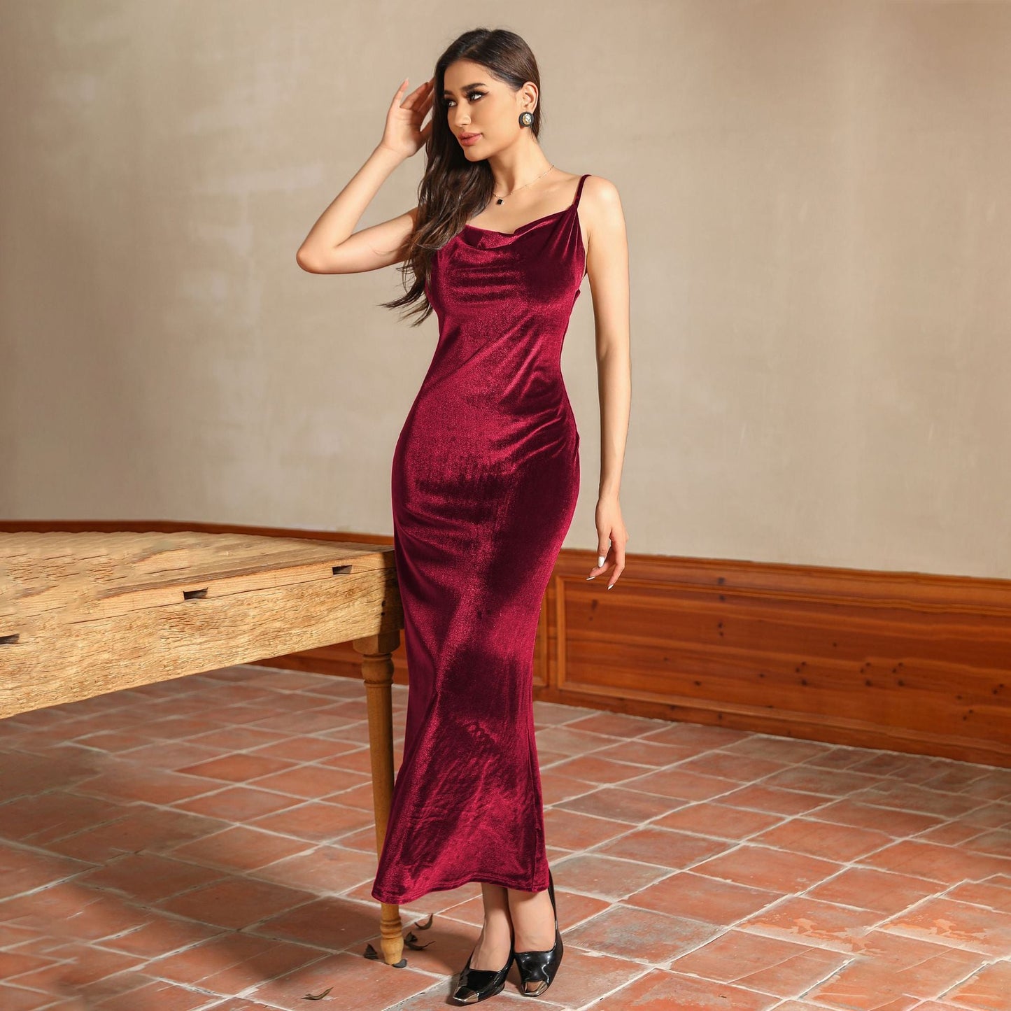 Gracefully Styled Dress for Any Occasion