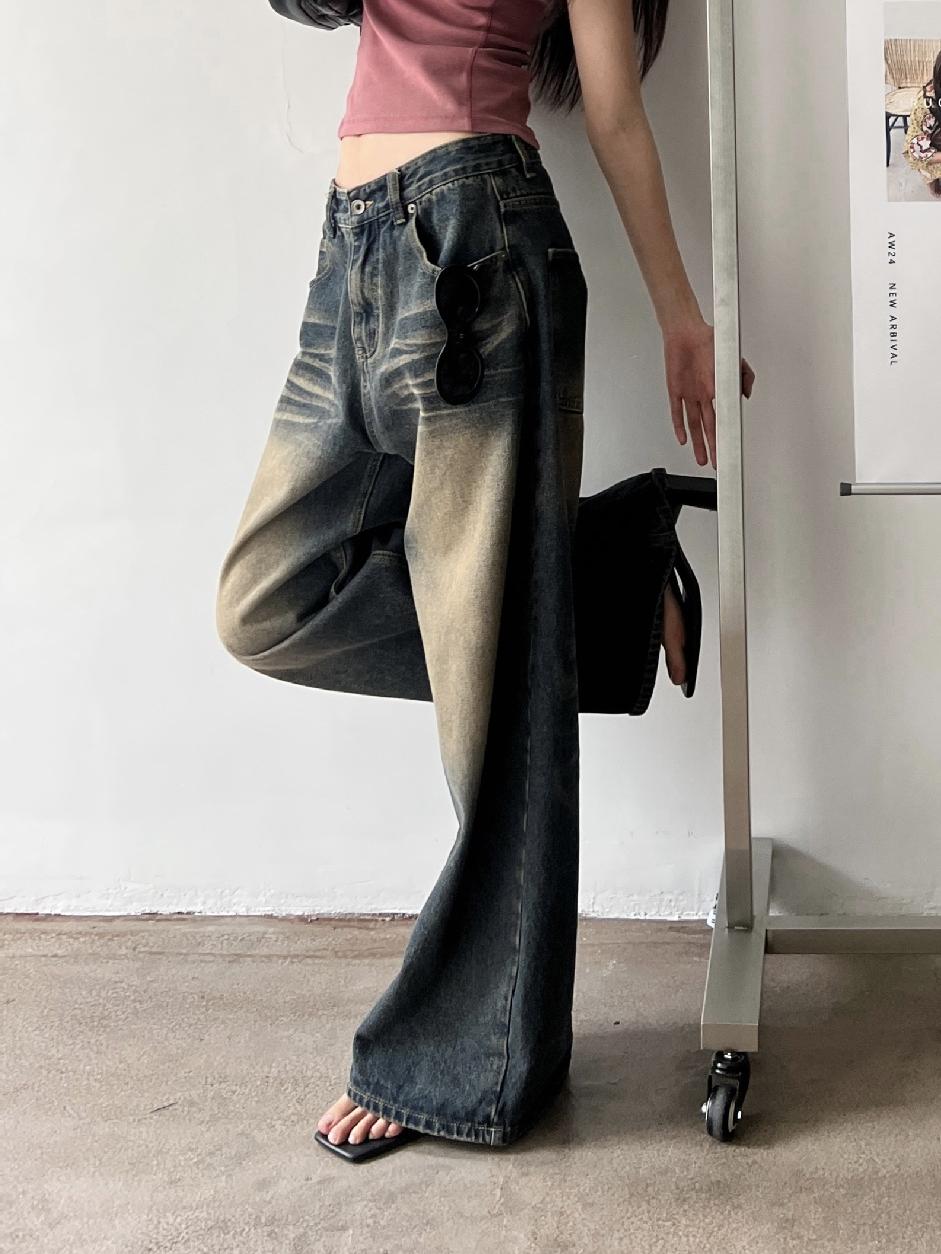 Well Tailored Bag with a Graceful Silhouette