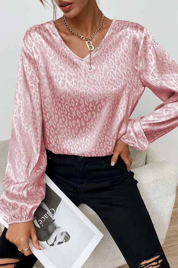 Effortlessly Elegant Blouse with a Timeless Design