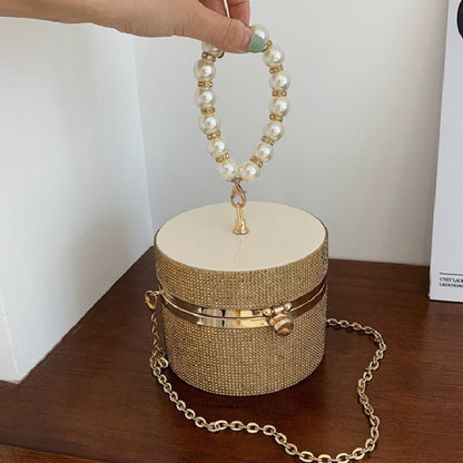Well Tailored Bag with a Graceful Silhouette