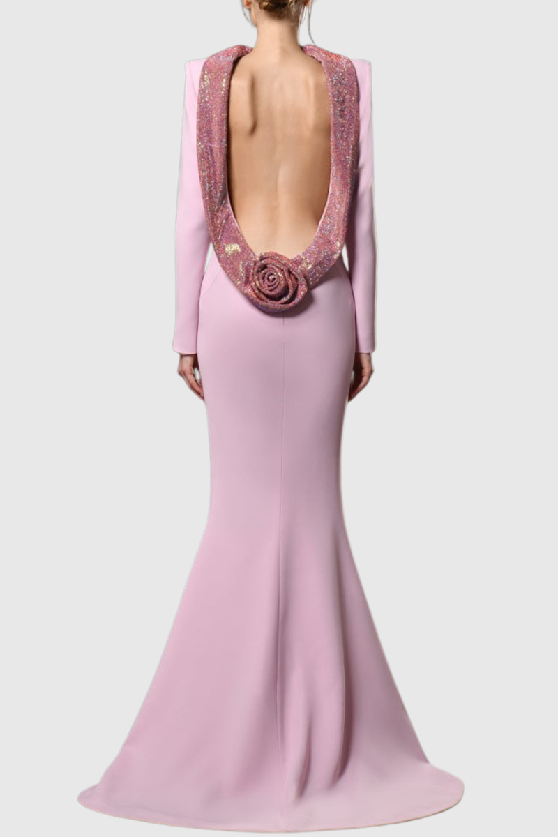 Well Tailored Dress with a Graceful Silhouette