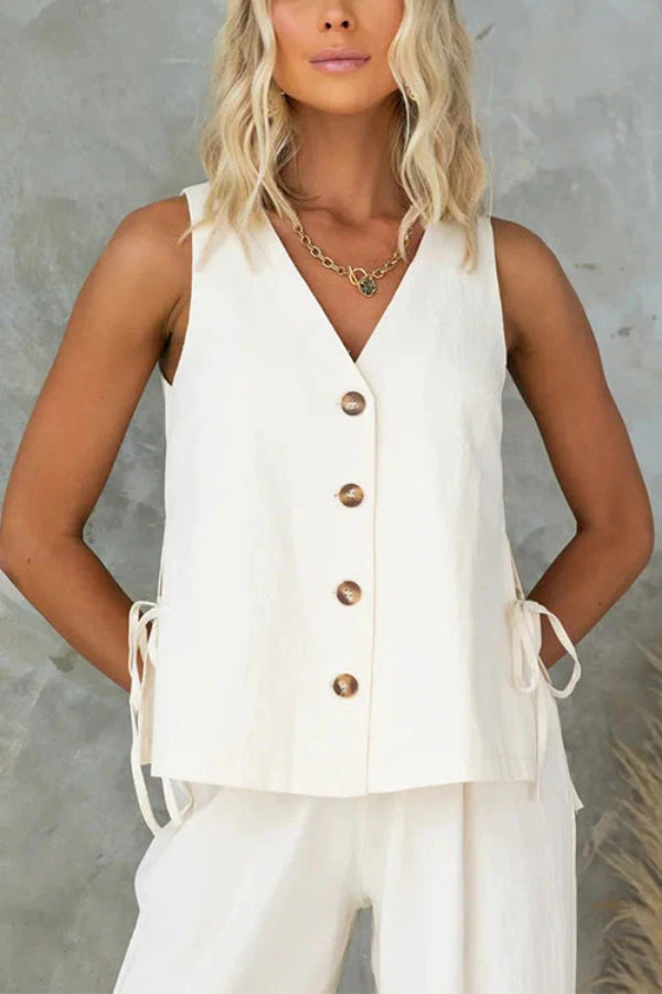 Effortlessly Elegant Pants with a Timeless Design