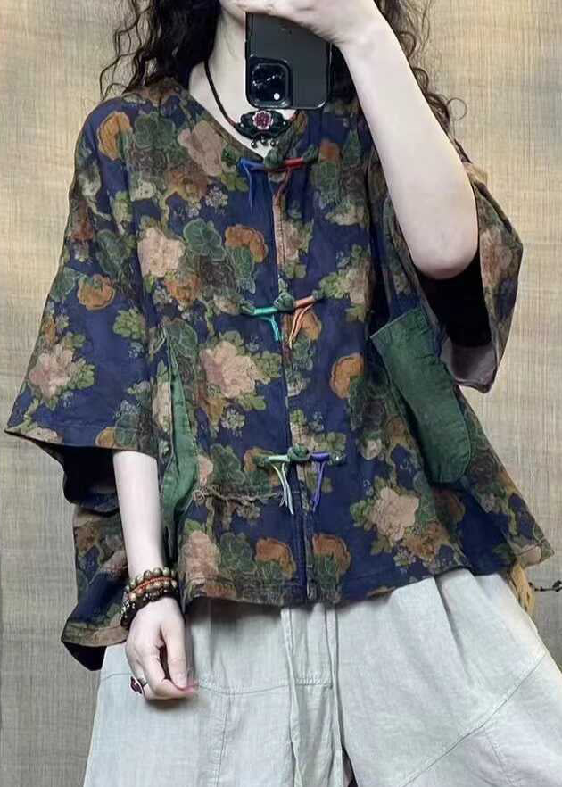 Classic Vintage Blouse with a Flattering Fit