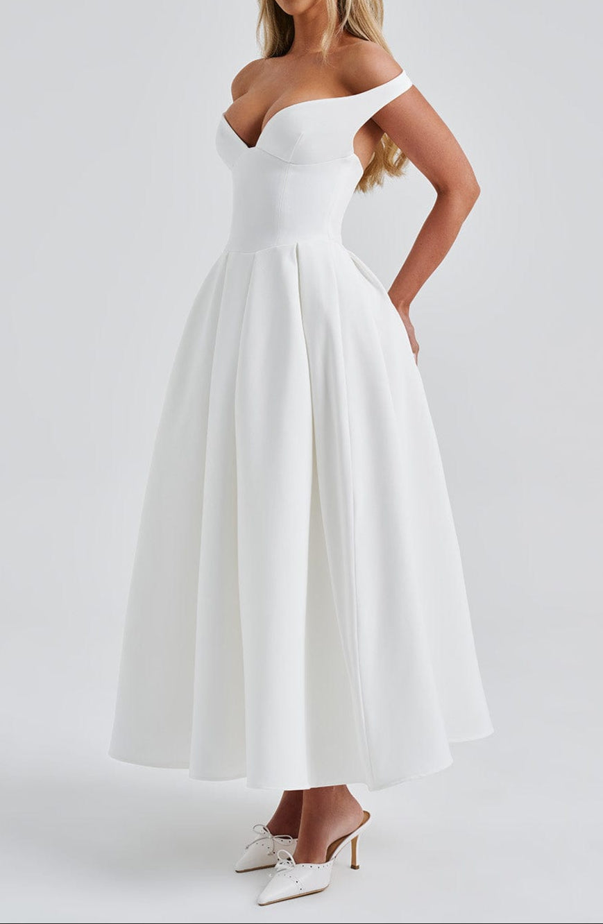 Gracefully Styled Dress for Any Occasion