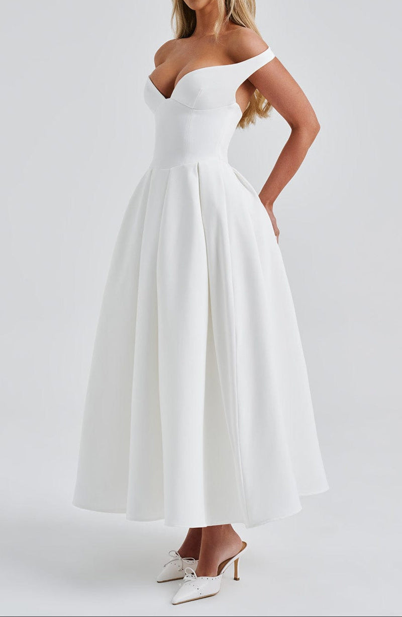 Gracefully Styled Dress for Any Occasion