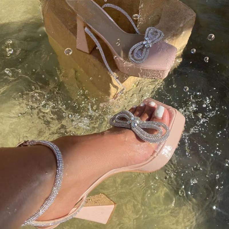 Well Tailored Sandals with a Graceful Silhouette