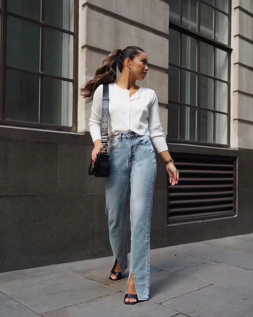 Elegantly Styled Trousers for Everyday Wear