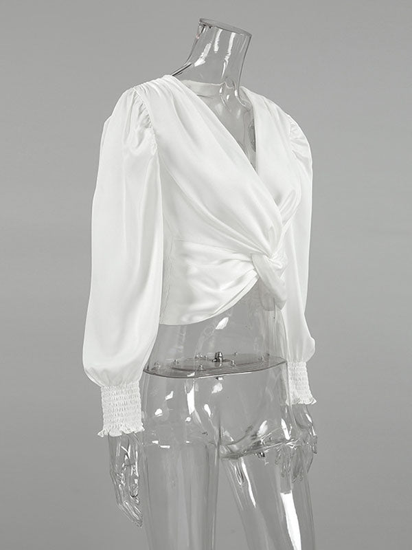 Well Tailored Blouse with a Graceful Silhouette