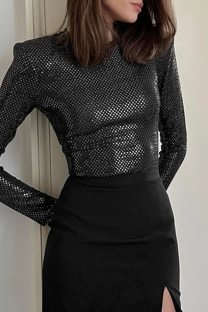 Well Tailored Top with a Graceful Silhouette