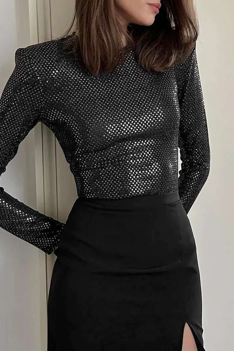 Well Tailored Top with a Graceful Silhouette